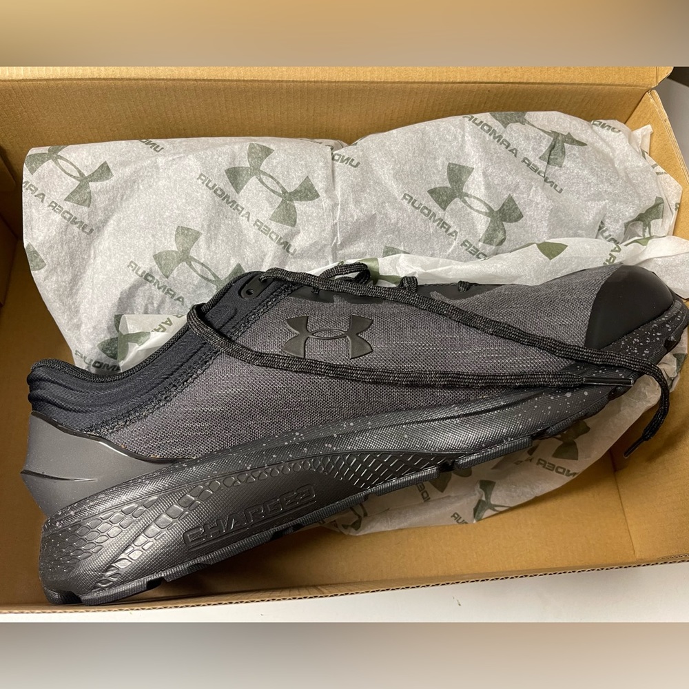 UNDER ARMOUR men’s Charged Escape 3 EVO 4E. Color grey/black